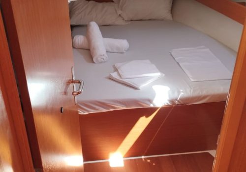 world-yachts-broker-beneteau-cyclades-50.4-9